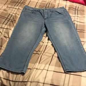 Light wash Denim Capri